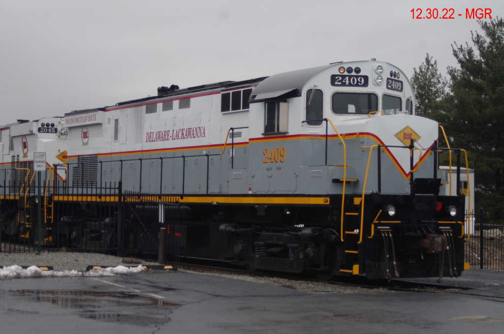 Sightings 12.30.22  /  DL around Steamtown